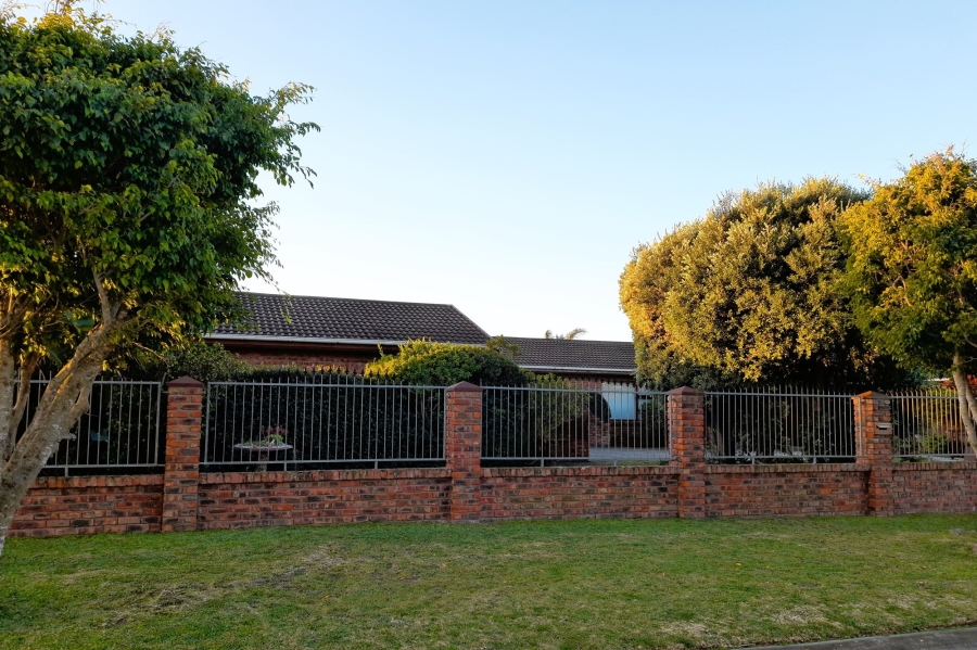 4 Bedroom Property for Sale in Walmer Downs Eastern Cape